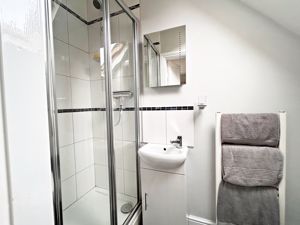 En-suite- click for photo gallery